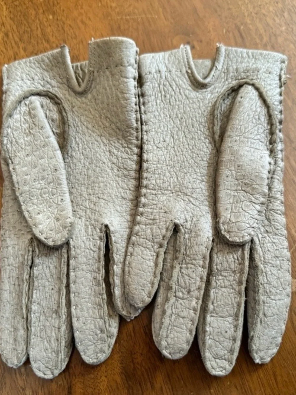 Classic Women's Leather Gloves in Light Gray